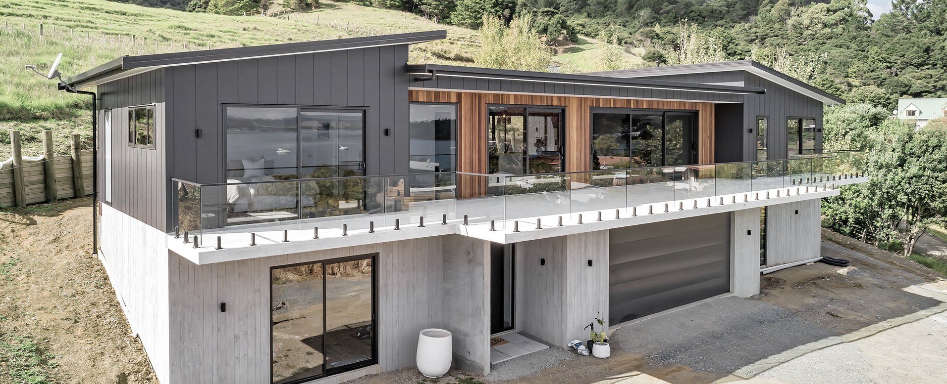 Mcleod's Bay Beach House by Scotland Electrical ArchiPro AU