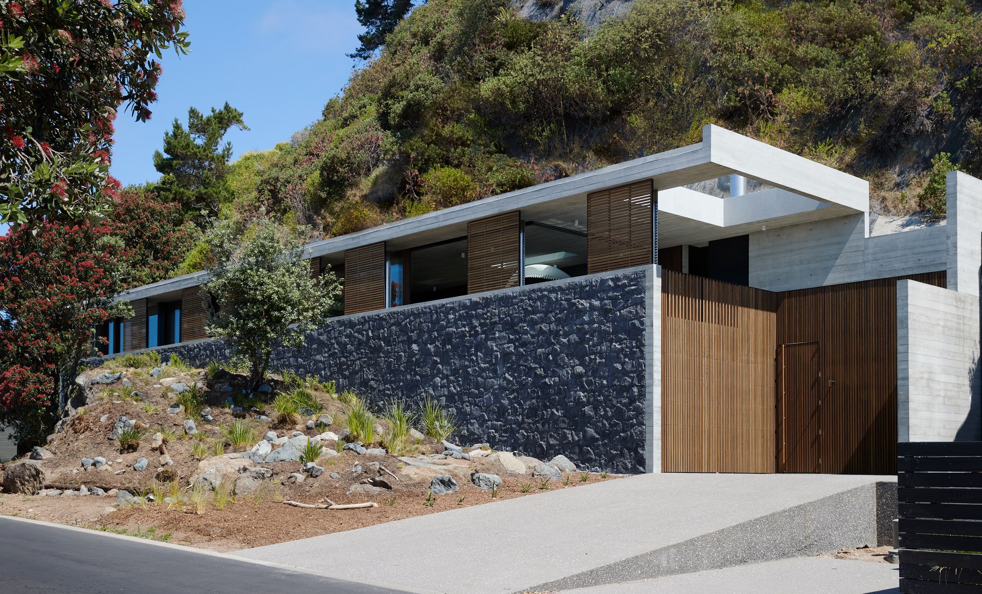 Onetangi Cliff House