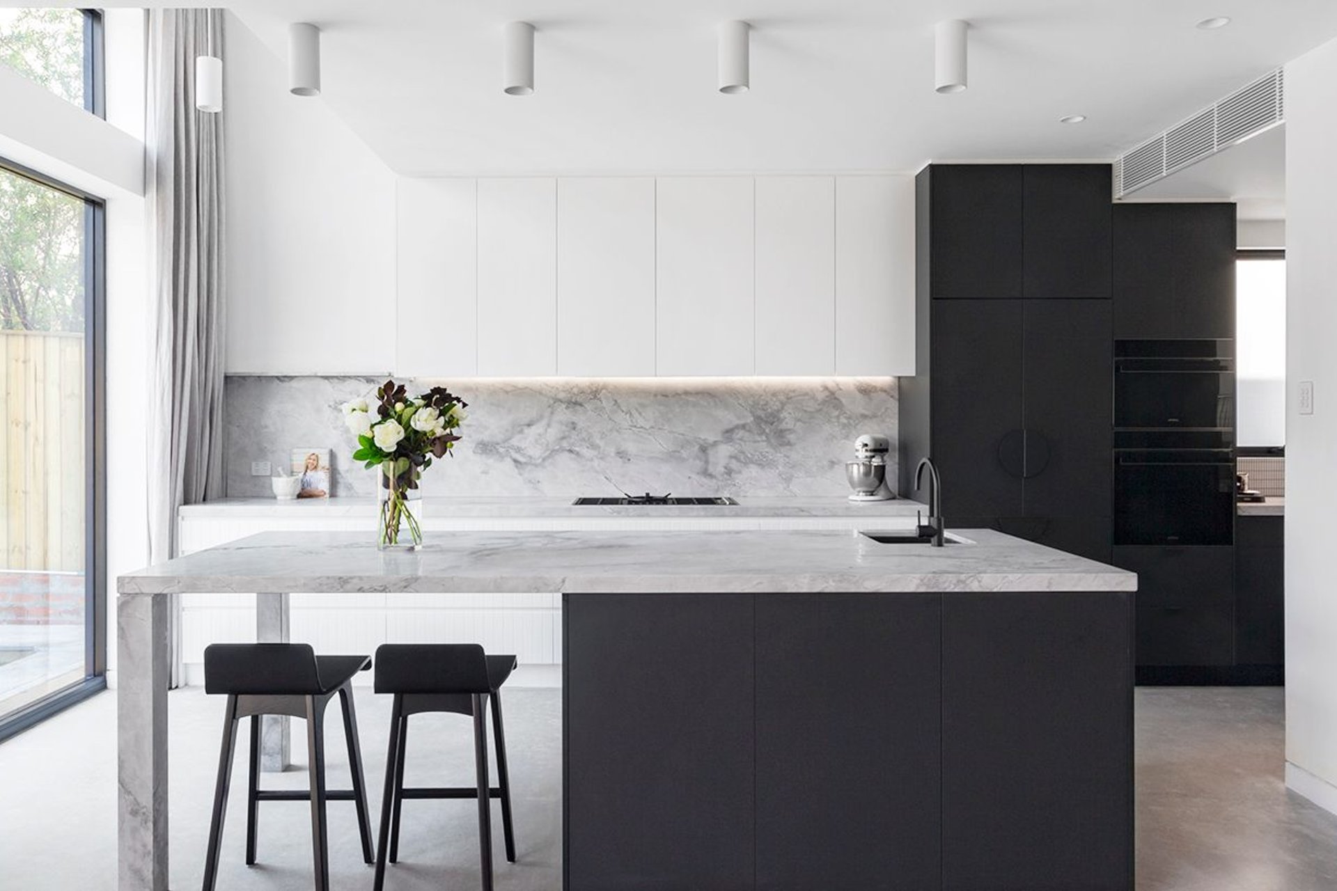 Stylish Black and White Kitchen, Rodd Point by Premier Kitchens ...