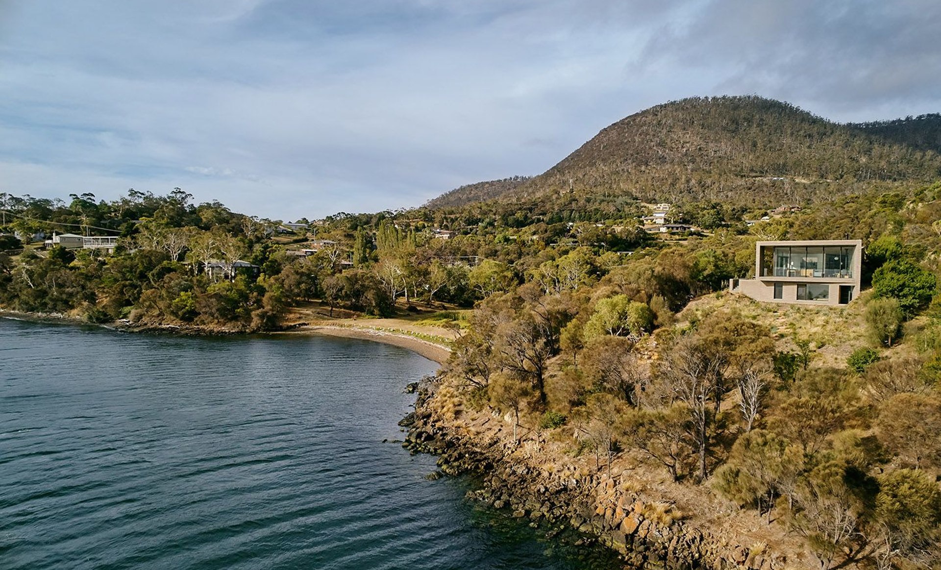 HOUSE AT OTAGO BAY